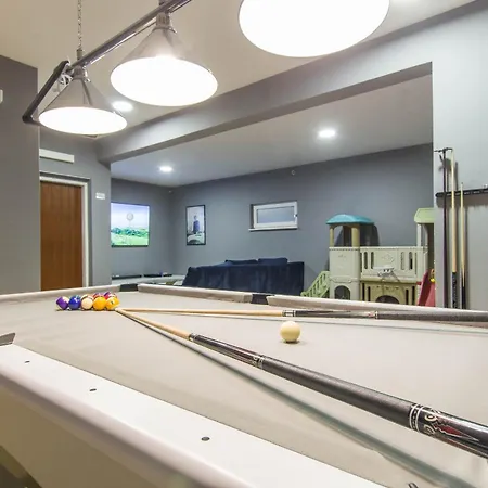 Violet With Salt Water Pool Villa *