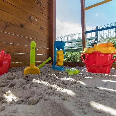 Violet With Salt Water Pool * Μακάρσκα