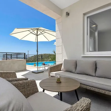 Villa Violet With Salt Water Pool