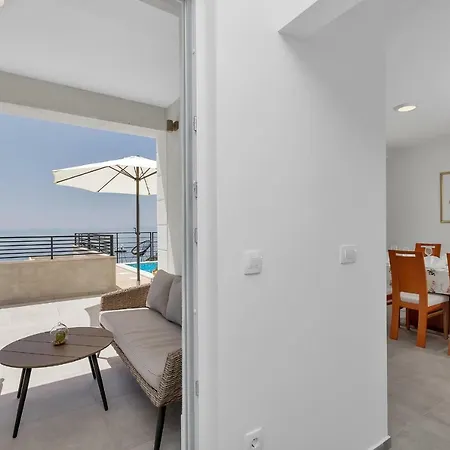 Violet With Salt Water Pool Villa *