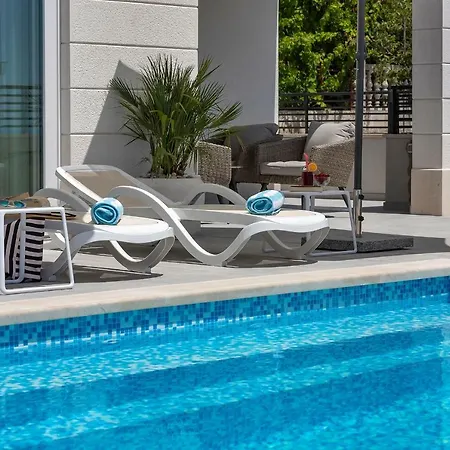 Villa Violet With Salt Water Pool