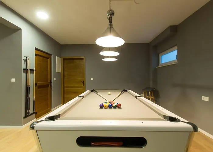 Violet With Salt Water Pool Willa Makarska