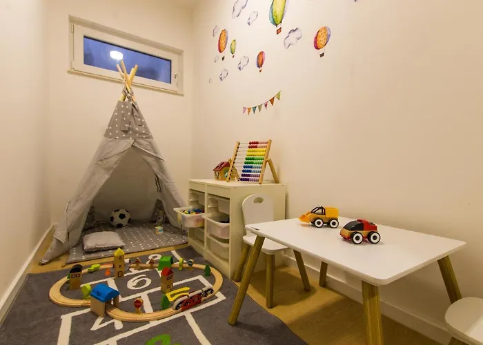 Violet With Salt Water Pool Willa *