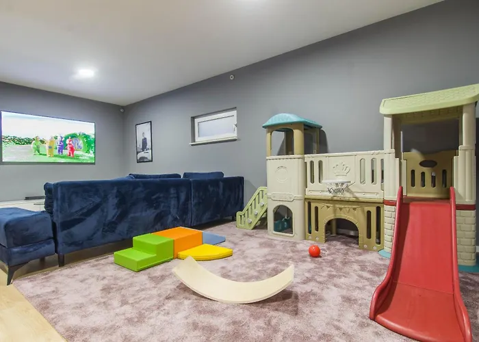 Willa Violet With Salt Water Pool Makarska