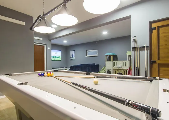 Violet With Salt Water Pool Villa *