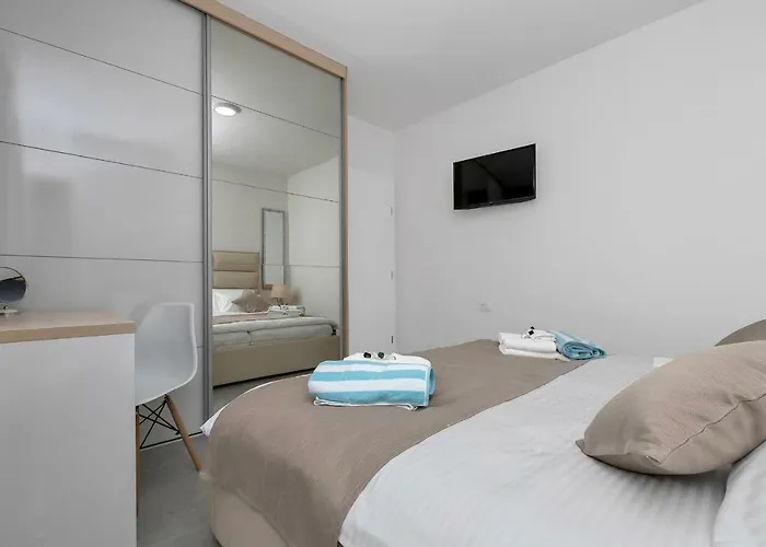 Violet With Salt Water Pool