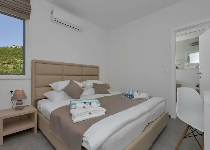 Violet With Salt Water Pool Makarska