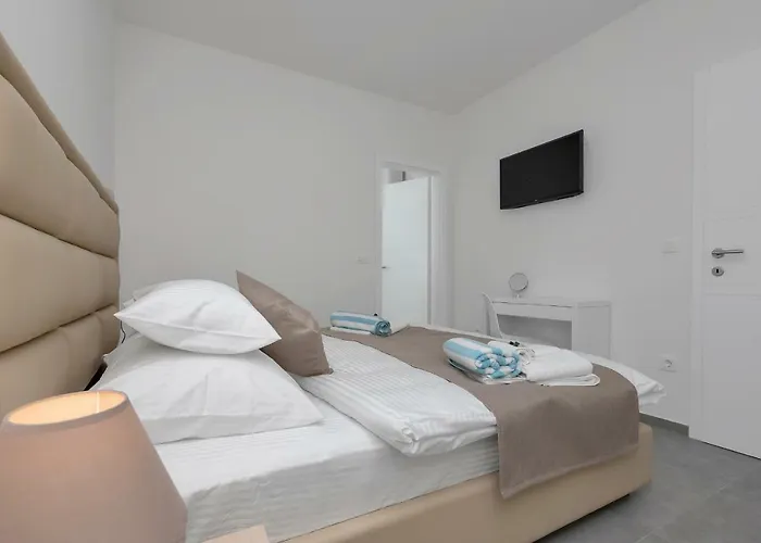 Violet With Salt Water Pool Villa *