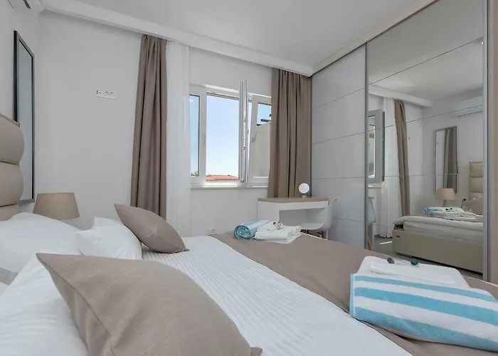 Violet With Salt Water Pool *