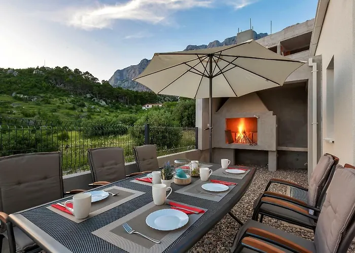 Villa Violet With Salt Water Pool Makarska