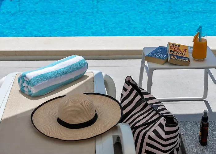 Violet With Salt Water Pool Makarska