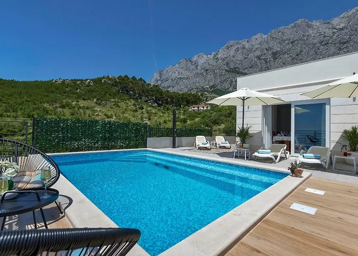 Violet With Salt Water Pool Makarska