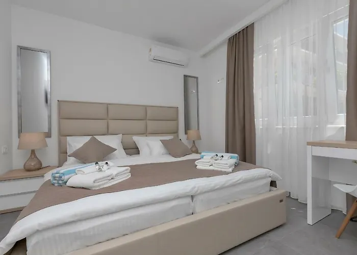 Violet With Salt Water Pool Villa *