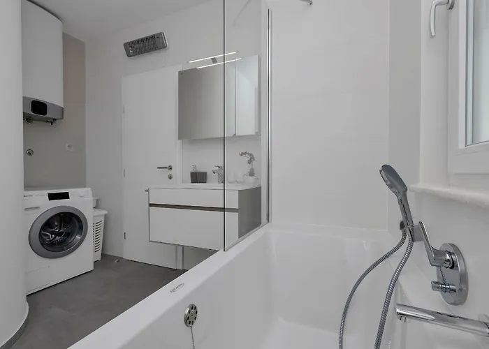 Willa Violet With Salt Water Pool