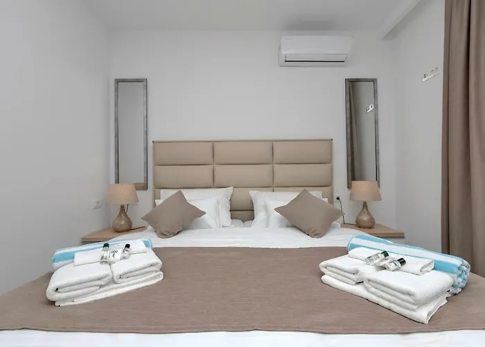 Violet With Salt Water Pool *