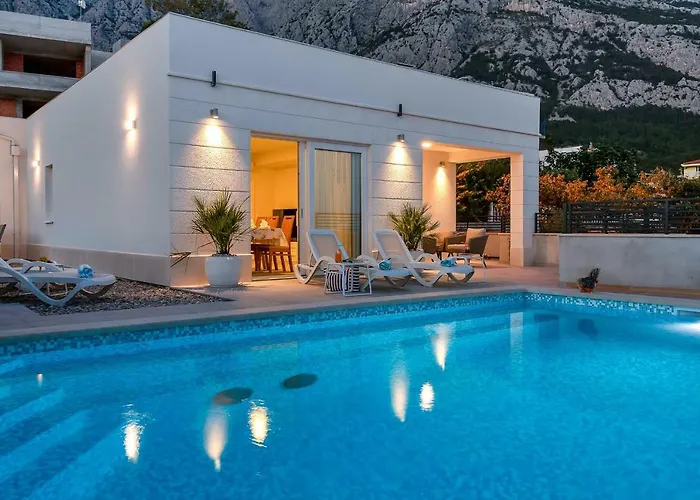 Violet With Salt Water Pool Villa *