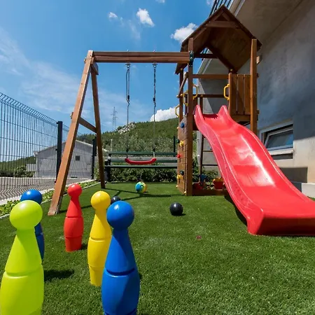 Violet With Salt Water Pool 빌라 *