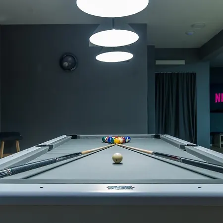 Violet With Salt Water Pool 빌라