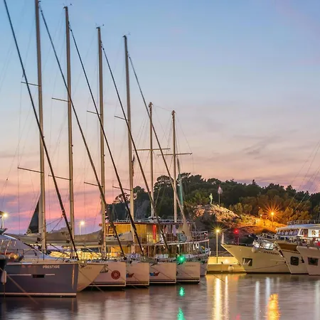 Violet With Salt Water Pool 빌라 마카르스카