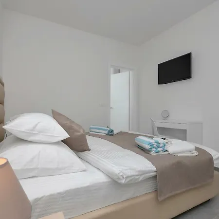 Violet With Salt Water Pool 빌라 *