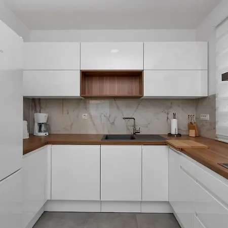 Violet With Salt Water Pool 빌라 마카르스카