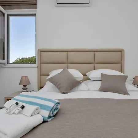 Violet With Salt Water Pool 빌라 마카르스카