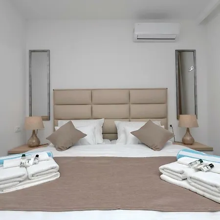 Violet With Salt Water Pool *