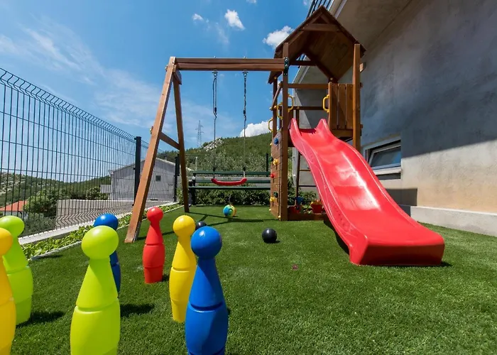 Violet With Salt Water Pool Villa *