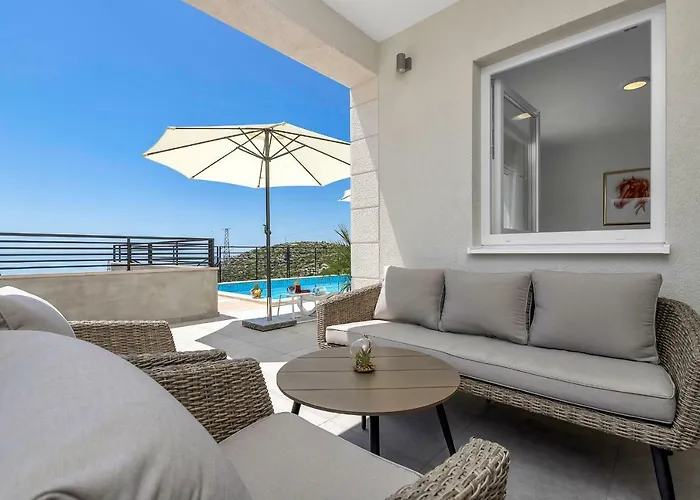 Villa Violet With Salt Water Pool